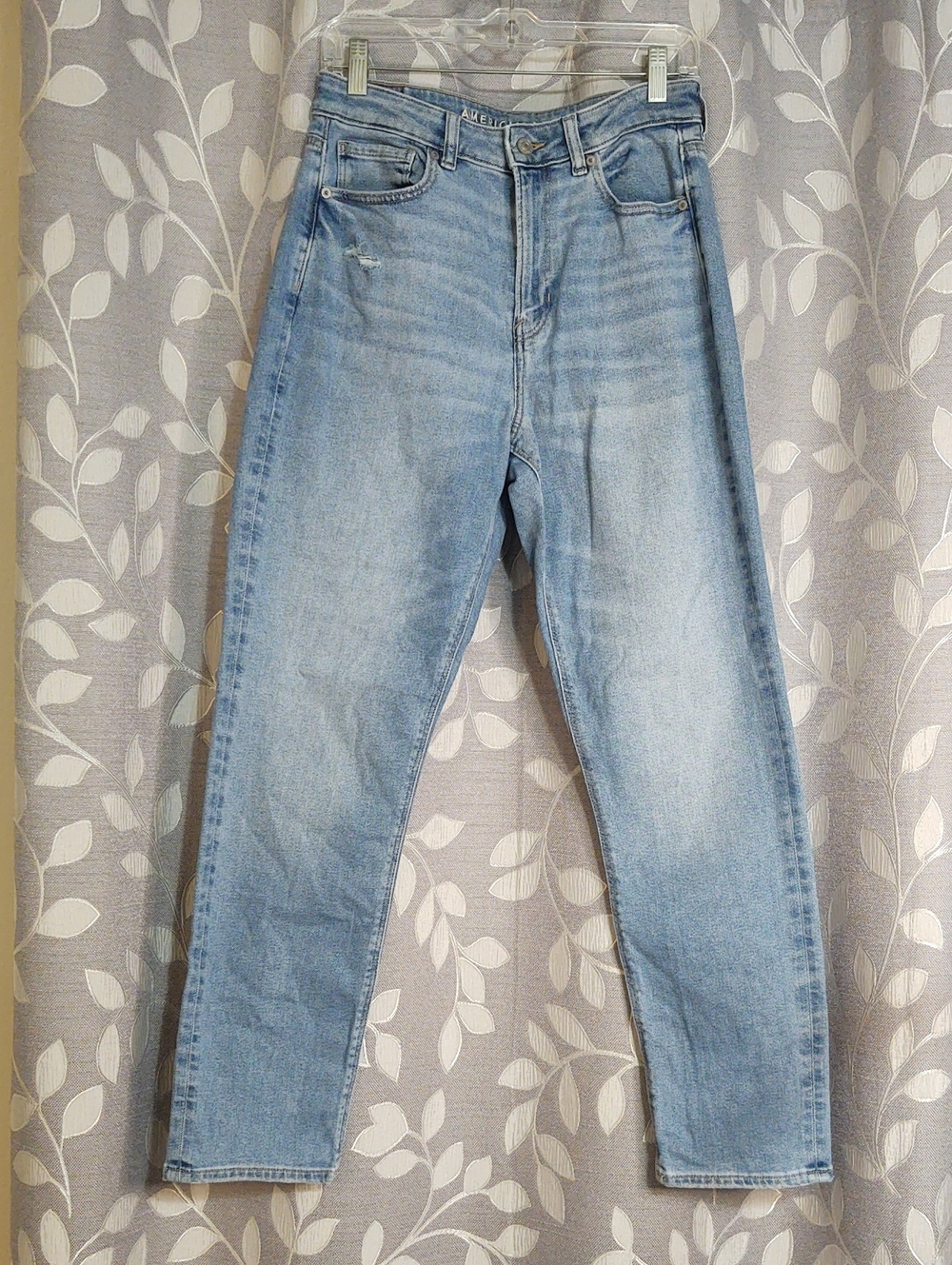 American Eagle Light Wash Women’s Jeans size 8 long